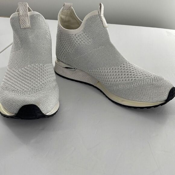 Urban Sport size 8 by J/Slides  Woman’s silver reptile print . - Picture 3 of 13